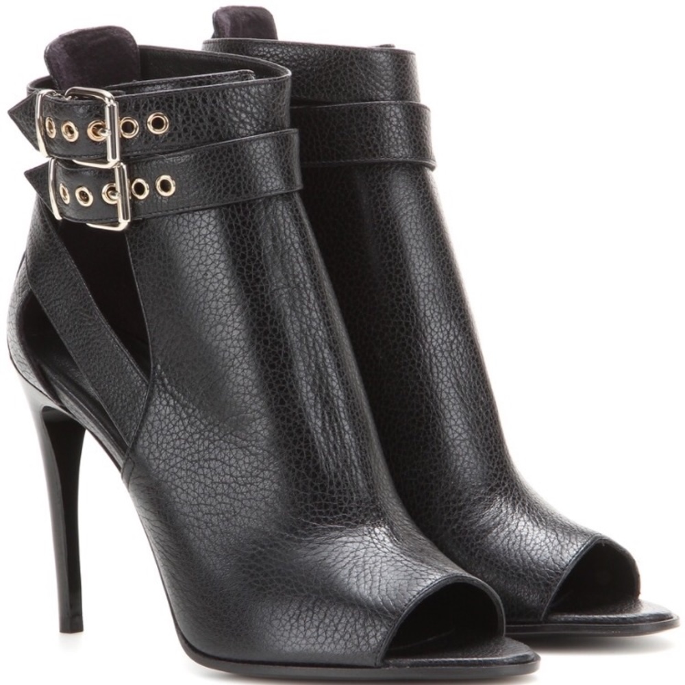 Burberry booties 6.5 worn once, box, dust bag,mint